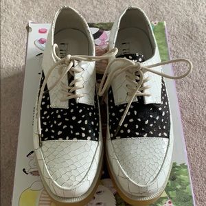 URBAN OUTFITTETS F-Troupe size 37